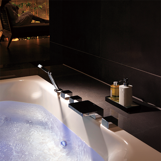 Two-Handle Bathtub Faucet W/Diverter & Hand Shower thumbnail 3