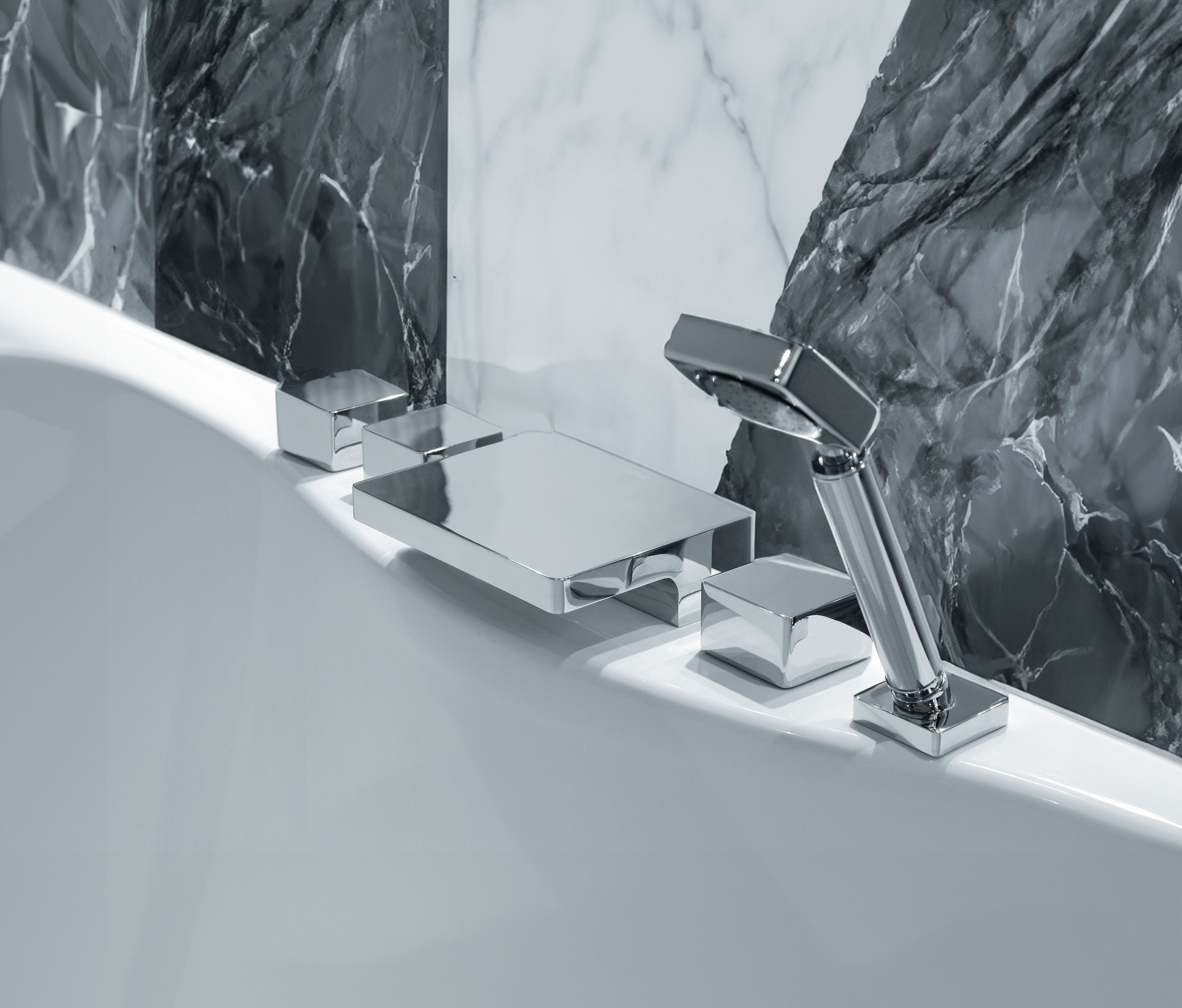 Two-Handle Bathtub Faucet W/Diverter & Hand Shower thumbnail 4