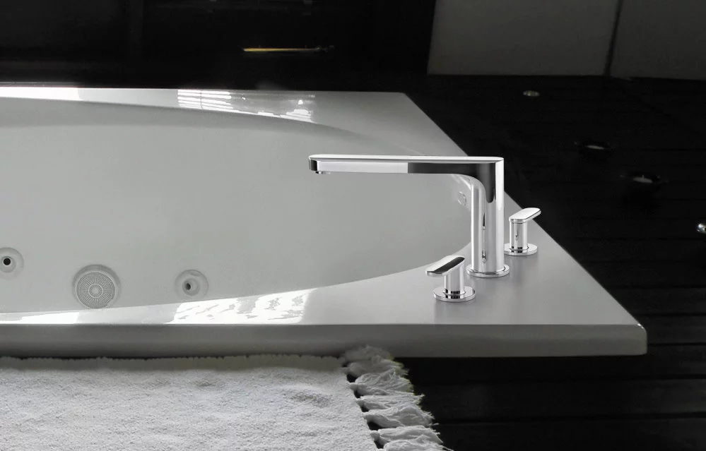 JUSTIME CHARMING PLUS Bathtub Faucet, Model 6923-M0-80CP, with Jewel-Inspired Oval Design and Integrated Swivel Spout