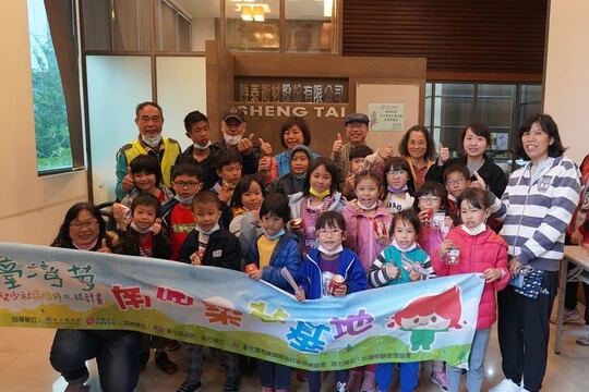 Thank you kids from Nan Dian Community, Chang-hua for visiting Sheng-Tai Brassware!